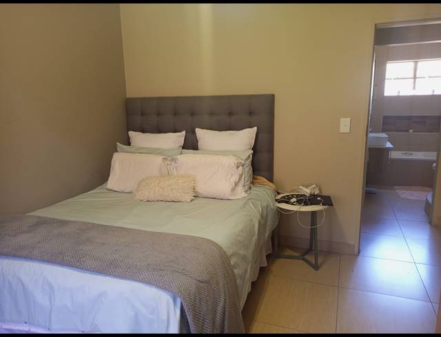 2 BEDROOM TOWNHOUSE FOR SALE IN ANDEON